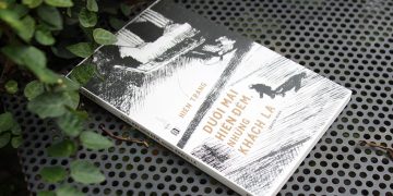Dưới mái hiên đêm, những khách lạ - Cuộc lãng du của cái đẹp và nỗi buồn khắc khoải - 1