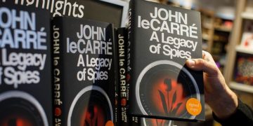 John Le Carré, vua tiểu thuyết gián điệp, là ai? -2