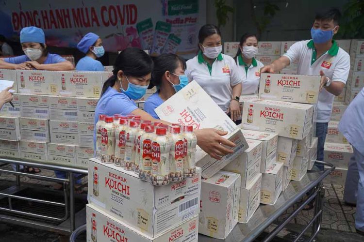 Nutifood trao tặng sản phẩm trị giá 30 tỷ đồng chung tay đẩy lùi covid-19