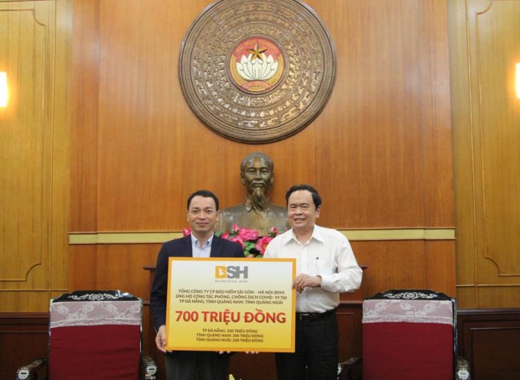 Bảo hiểm BSH ủng hộ 700 triệu đồng cho cuộc chiến chống COVID-19 tại miền Trung -1
