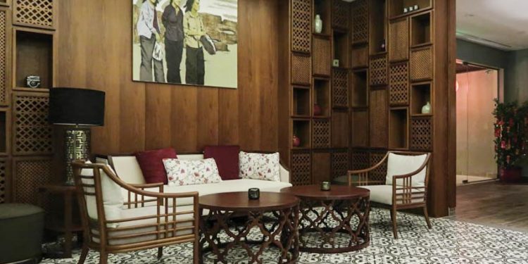 Phòng khách đắc cách nhờ dung hòa