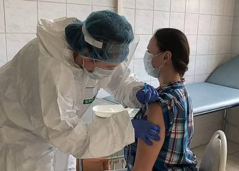 Nga công bố phê duyệt vắcxin COVID-19 đầu tiên trên thế giới, chuẩn bị sản xuất hàng loạt