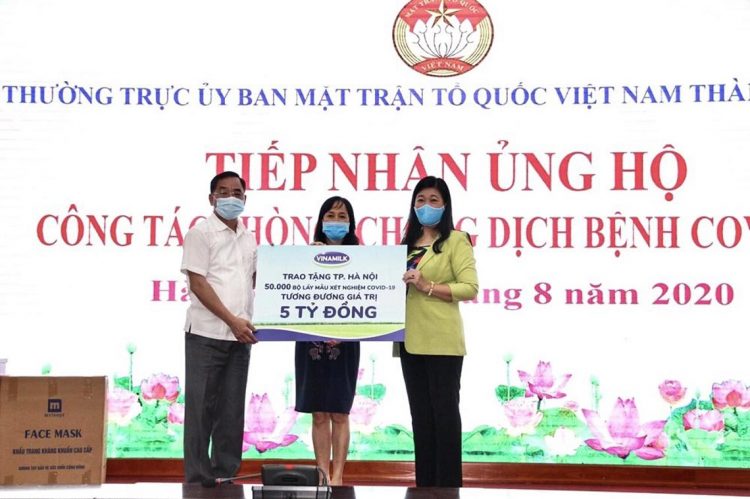 Vinamilk ủng hộ 8 tỉ đồng cho Hà Nội và 3 tỉnh miền Trung chống dịch