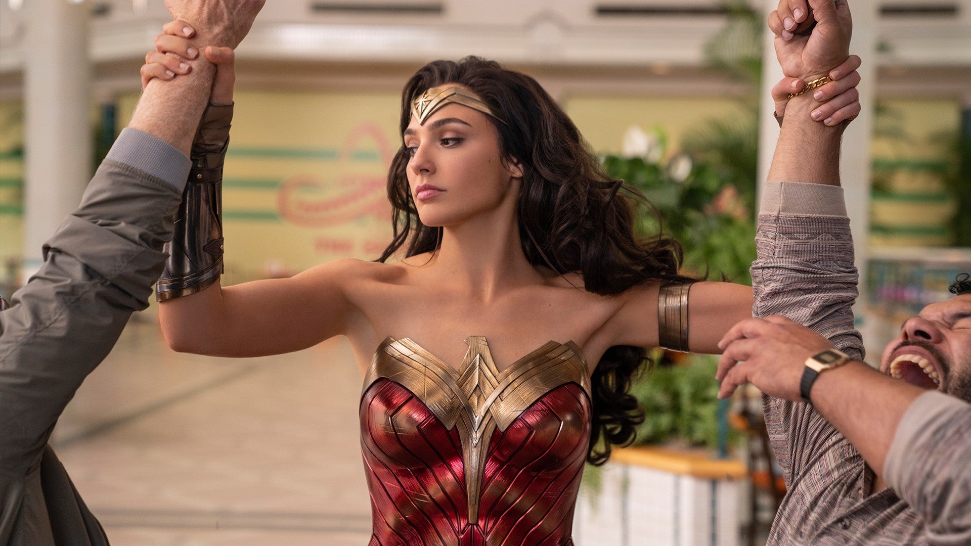 Bom tấn "Wonder Woman 1984" sẽ ra mắt phim vào tháng 10 - 2