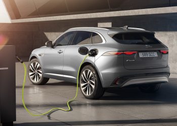 Jaguar F-PACE mới: thiết kế sang trọng, luôn kết nối, xe lai điện - 22