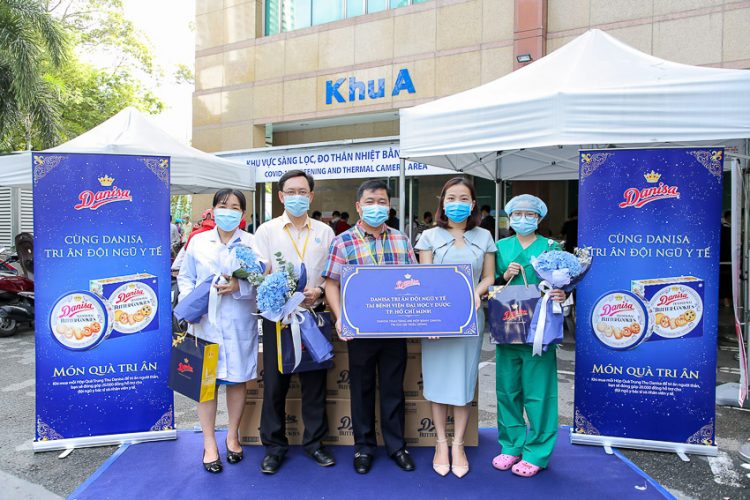 Danisa đồng hành cùng người tiêu dùng gửi quà tặng tri ân đến đội ngũ y bác sĩ