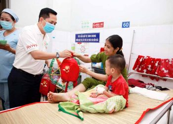 Generali trao tặng 500 phần quà ý nghĩa cho bệnh nhi có hoàn cảnh khó khăn -2