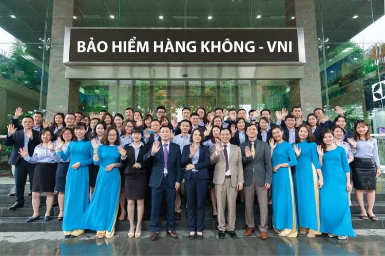 VNI nhận danh hiệu Top 10 công ty bảo hiểm phi nhân thọ uy tín và Fast500