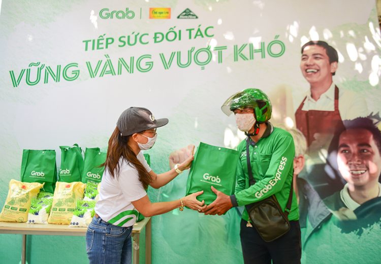 Grab hỗ trợ 50.000 khẩu trang N95 tiếp sức cộng đồng chống Covid-19