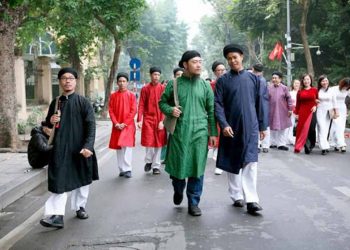 Thân phận áo dài nam -2