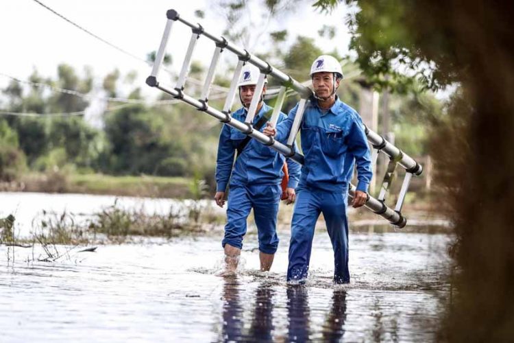VNPT hỗ trợ khách hàng, chung tay khắc phục thiệt hại do bão lũ tại miền trung -1
