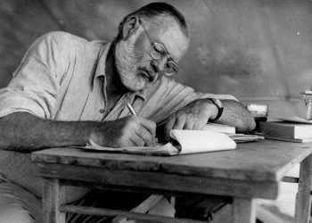 Ernest Hemingway sống cách ly với vợ và người tình -6