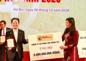 Các doanh nghiệp của 'Bầu Hiển' ủng hộ 5 tỉ đồng cho quỹ Vì người nghèo TP Hà Nội