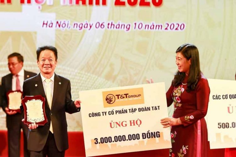 Các doanh nghiệp của 'Bầu Hiển' ủng hộ 5 tỉ đồng cho quỹ Vì người nghèo TP Hà Nội