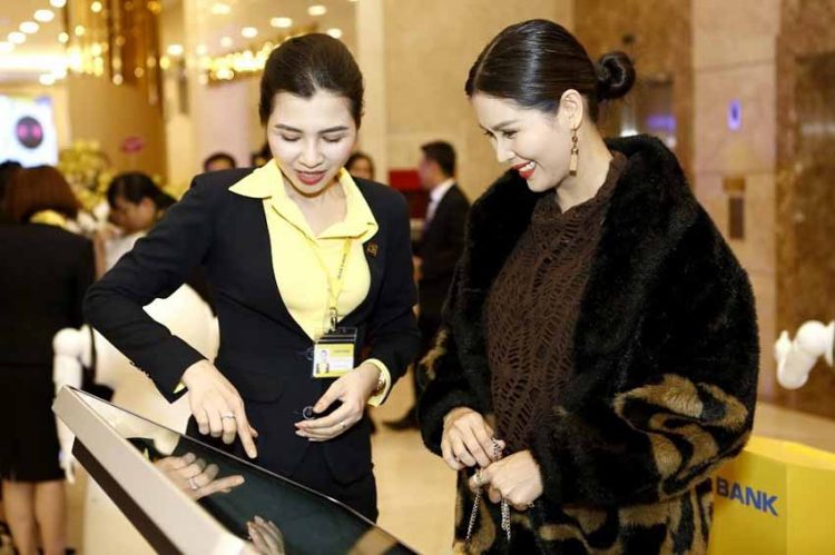 Cổ phiếu ngân hàng lên sàn đón sóng -1