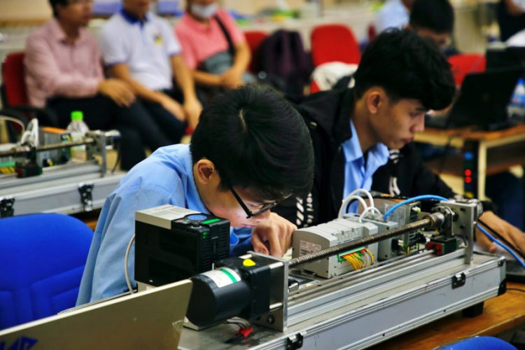 Sinh viên ngành Kỹ thuật sôi nổi hưởng ứng Cuộc thi Tự động hóa lần thứ 2 tại Việt Nam - 2