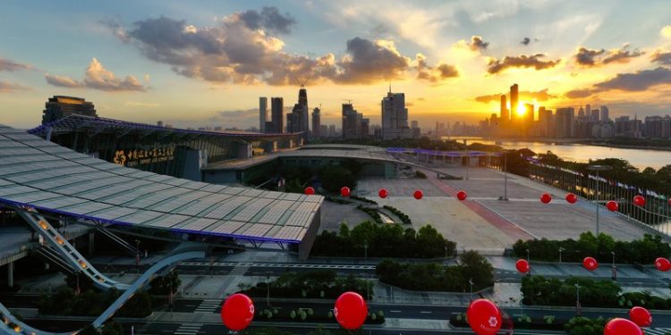 Hội chợ Quảng Châu lần thứ 128 khai mạc với những sáng kiến đổi mới, thúc đẩy sự thay đổi lối sống trong tương lai Hội chợ Quảng Châu lần thứ 128 khai mạc với những sáng kiến đổi mới, thúc đẩy sự thay đổi lối sống trong tương lai