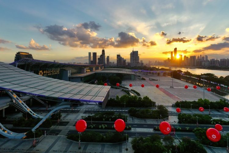 Hội chợ Quảng Châu lần thứ 128 khai mạc với những sáng kiến đổi mới, thúc đẩy sự thay đổi lối sống trong tương lai Hội chợ Quảng Châu lần thứ 128 khai mạc với những sáng kiến đổi mới, thúc đẩy sự thay đổi lối sống trong tương lai