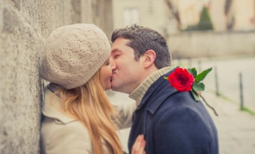 Vì sao nụ hôn đóng vai trò quan trọng trong nhiều nền văn hóa? -9
