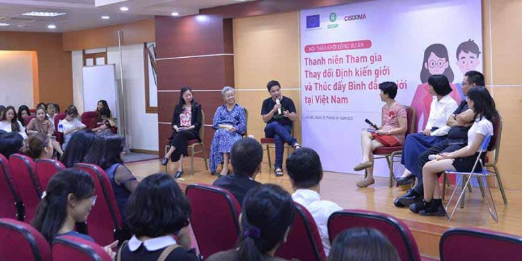 Phụ nữ có con dễ mất cơ hội công việc