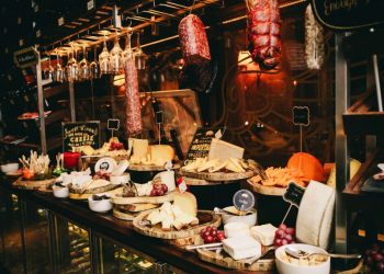 Nhà hàng Social Club ra mắt phiên bản mới của Tiệc rượu vang & Phô mai Delicatessen