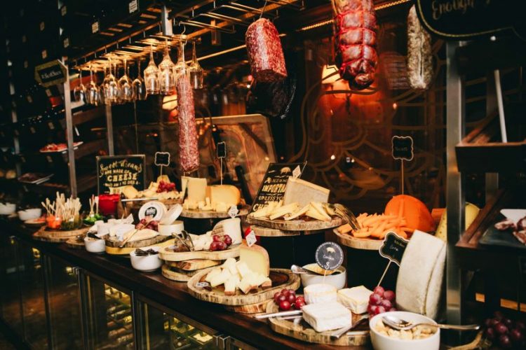 Nhà hàng Social Club ra mắt phiên bản mới của Tiệc rượu vang & Phô mai Delicatessen