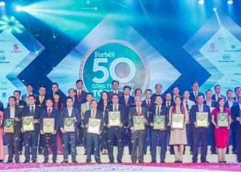 Lần thứ 8 liên tiếp, Tập đoàn Đất Xanh được vinh danh 'Top 50 công ty niêm yết tốt nhất Việt Nam 2020' -3