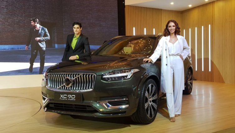 Hai mẫu xe Volvo XC90 T8 và S60 R-Design ra mắt tại Việt Nam