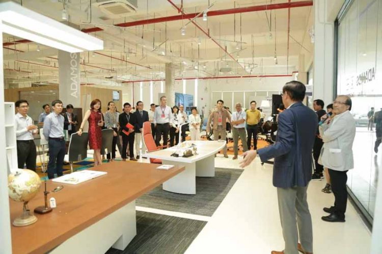 Mở showroom đầu tiên, ADAMOS đồng thời ra mắt phòng họp trực tuyến MITBOX -2