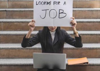 Millennial: Thế hệ trẻ hứng nhiều rủi ro nhất -3