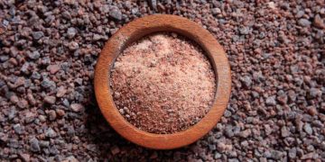 4 công dụng làm đẹp của muối đen -1