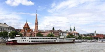 Sông Danube và những đôi giày tưởng niệm -1