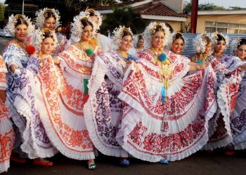 Nhiều nước vẫn mặc trang phục cổ truyền hàng ngày -9