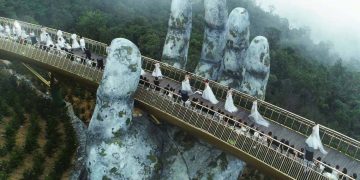 Chiêm ngưỡng những khoảnh khắc nghệ thuật bay bổng tại Cầu Vàng -1