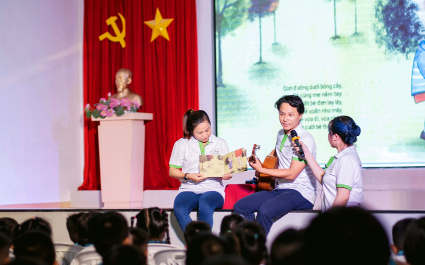 Tiếp “lửa” về tình yêu sách đến học sinh tiểu học tại Đồng Nai - 1