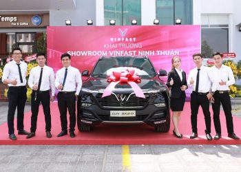 Vinfast đồng loạt khai trương 21 showroom ô tô và xe máy điện - 4