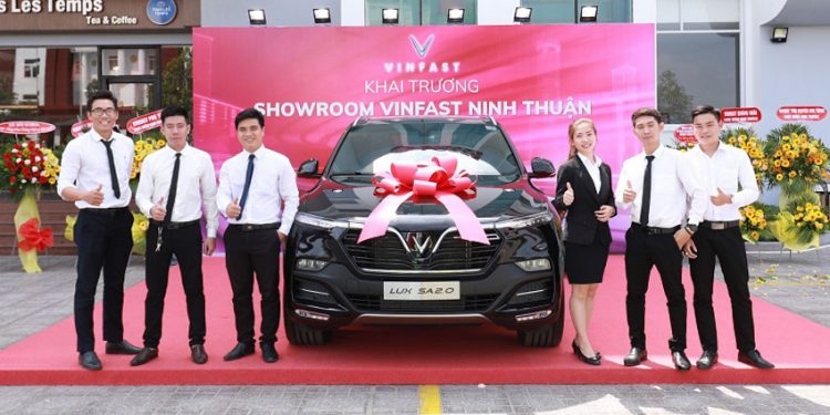 Vinfast đồng loạt khai trương 21 showroom ô tô và xe máy điện - 4