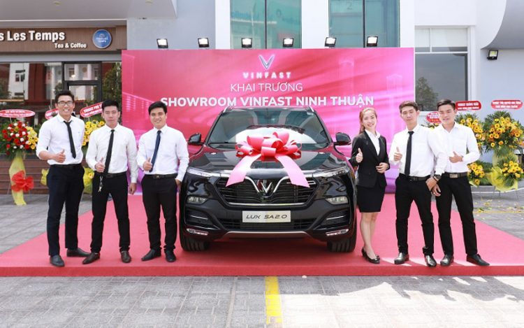 Vinfast đồng loạt khai trương 21 showroom ô tô và xe máy điện - 4