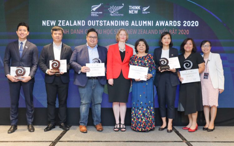 Sáu cá nhân ưu tú này đã thụ hưởng nền giáo dục đẳng cấp thế giới của New Zealand, đạt được những thành công trong sự nghiệp và tích cực đóng góp cho xã hội.-9