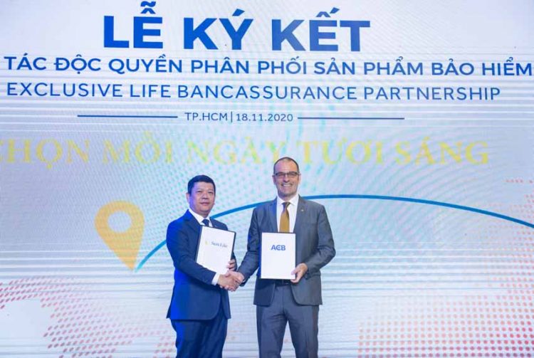 Ngân hàng hợp tác bảo hiểm, khách hàng được lợi gì? -2