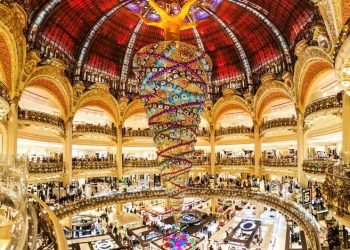 Cuối năm, tham quan trung tâm thương mại lớn nhất Paris -3