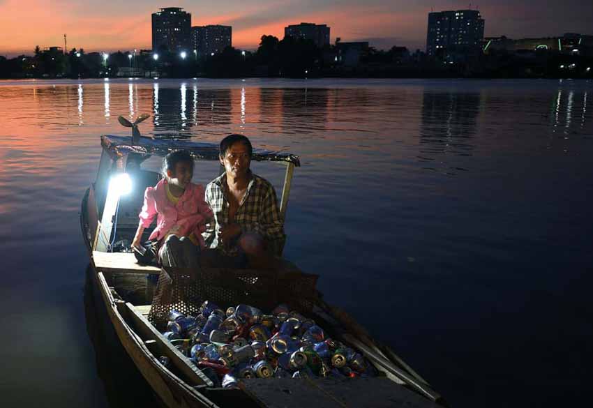 'Người thủy diện' trên sông Sài Gòn -1