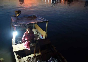 'Người thủy diện' trên sông Sài Gòn -2