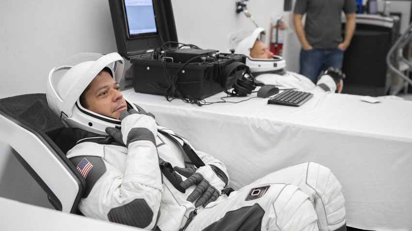 Mỹ lại tự đưa người lên ISS và cuộc cách mạng trang phục không gian -2