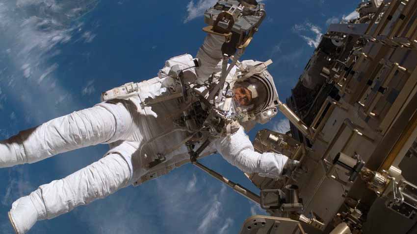 Mỹ lại tự đưa người lên ISS và cuộc cách mạng trang phục không gian -6