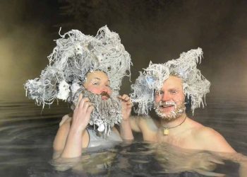 Độc đáo cuộc thi đóng băng tóc ở Canada -1