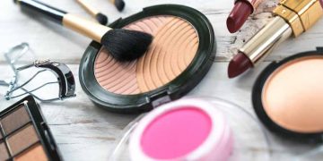 Những lỗi chết người phổ biến trong túi trang điểm -2