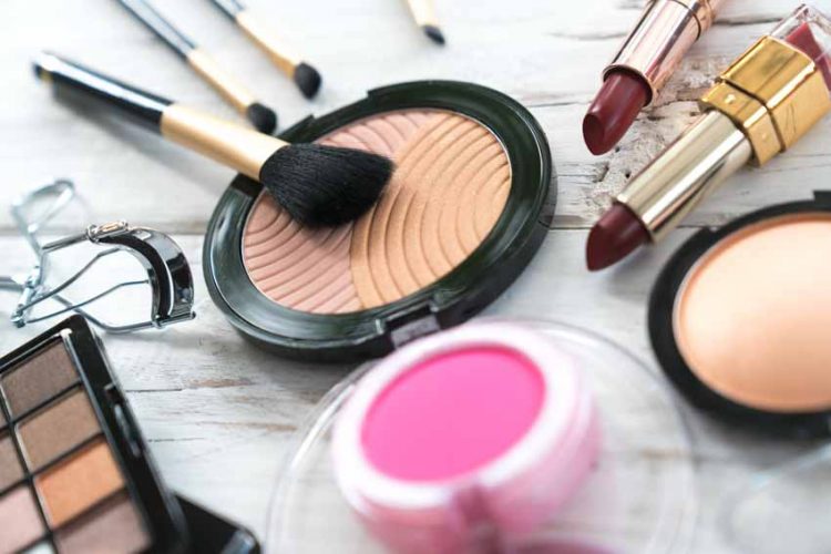 Những lỗi chết người phổ biến trong túi trang điểm -2