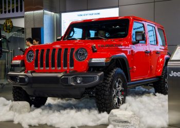 Cận cảnh Jeep Wrangler phiên bản Rubicon giá 3,388 tỉ đồng tại Việt Nam