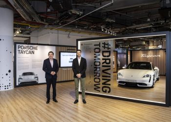 Porsche mở cửa không gian triển lãm “#DrivingTomorrow” tại sân bay Jewel Changi, Singapore